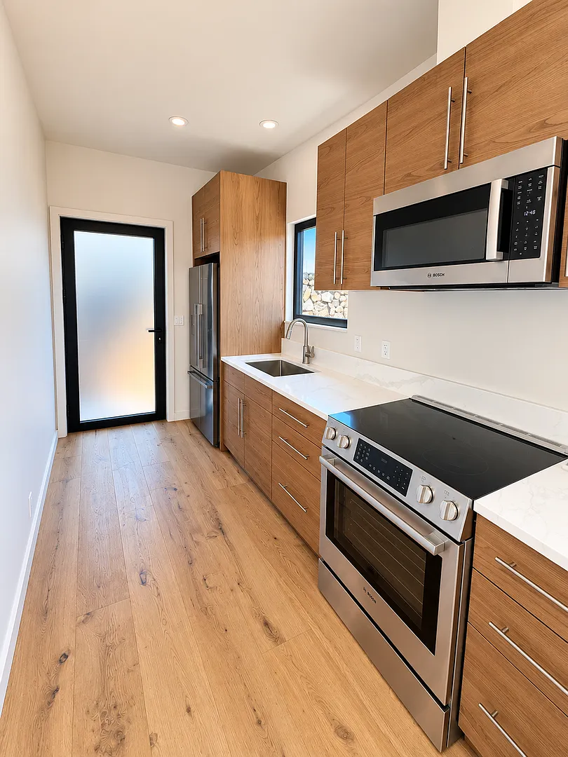 1-Bedroom, 1-Bath Ground-Floor Ohana in Wahikuli, Lahaina $2,350/month + GET — Photo 2