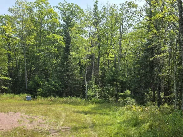 657 Spruce Ln, La Pointe, WI 54850