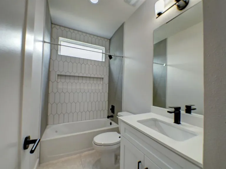 4424 Hank Ave #3 — Photo 13