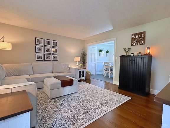 4th image of 1115 Craigmont Dr