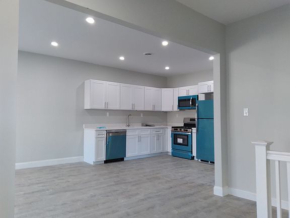 2nd image of 199 N Lake Ave #2