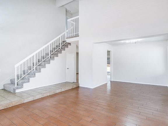 3rd image of 3651 Garden Ct