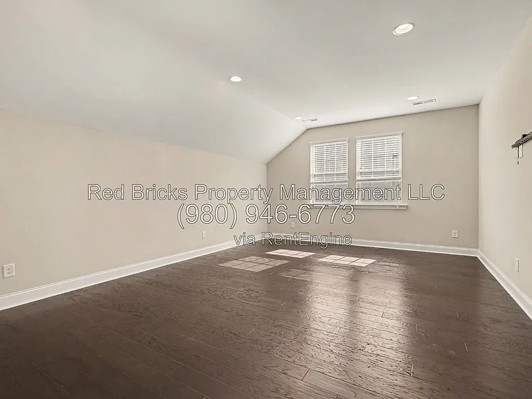 145 Barclay Dr — Photo 26