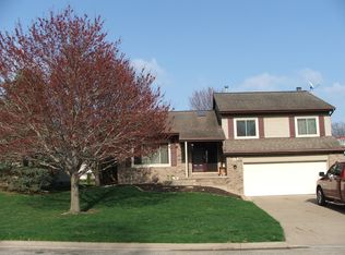 127 Oakmoor Dr, East Peoria, IL 61611