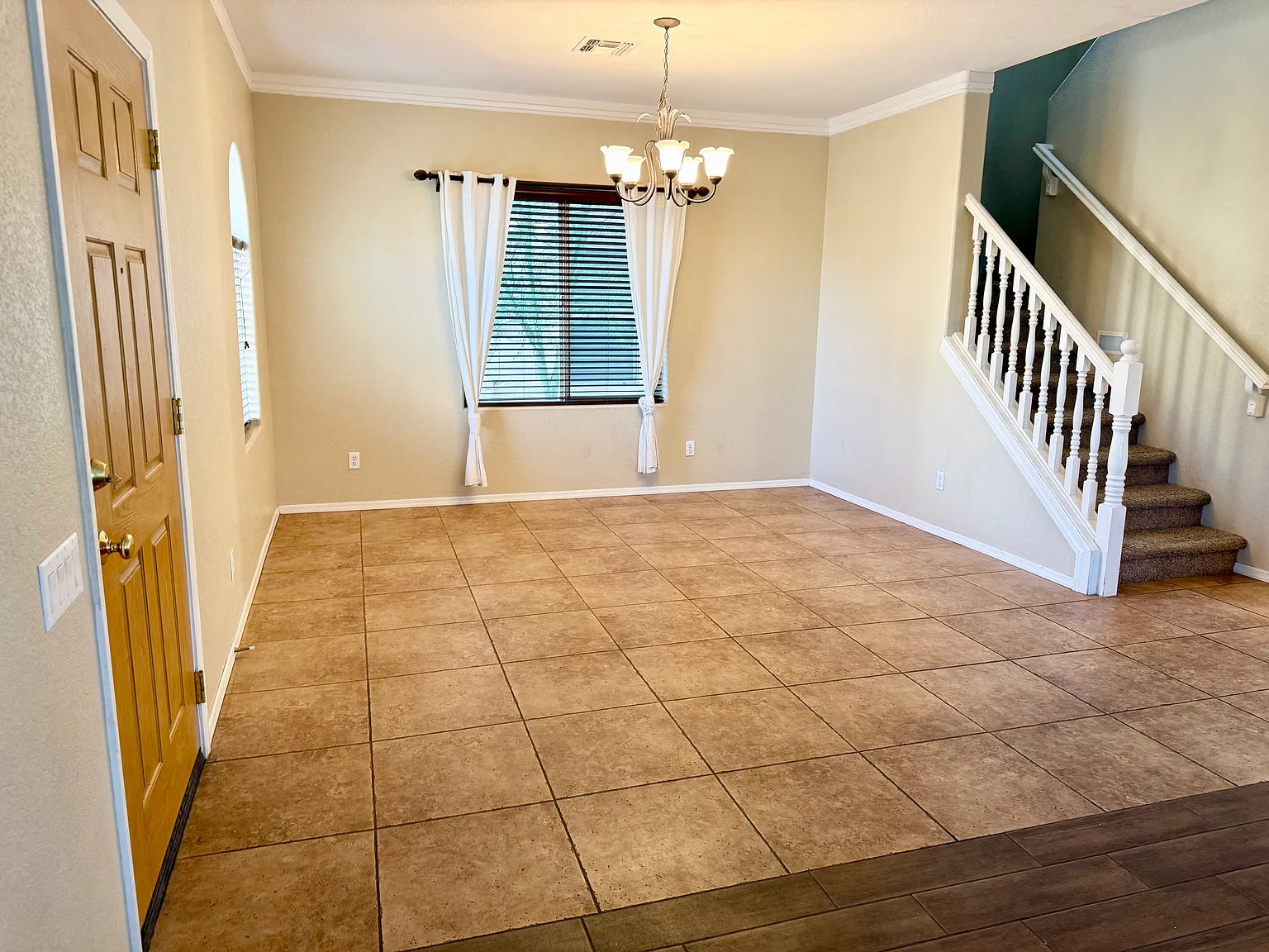 3 bed, 2.5 bath, 2121 sqft, $2,450 — Photo 3