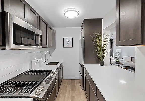 5th image of 2420 Morris Ave APT 3J
