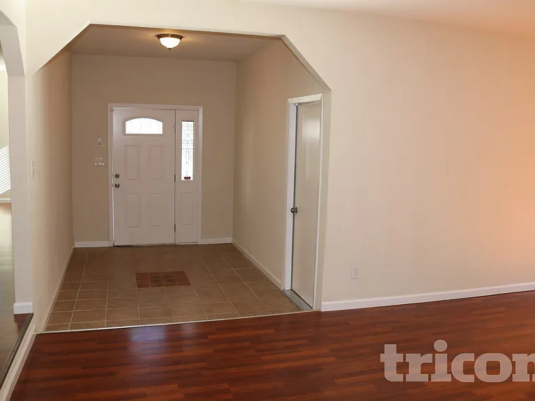 2607 Orchid St — Photo 2