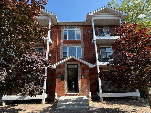 4 Armstrong St, Ottawa, ON K1Y 4X3