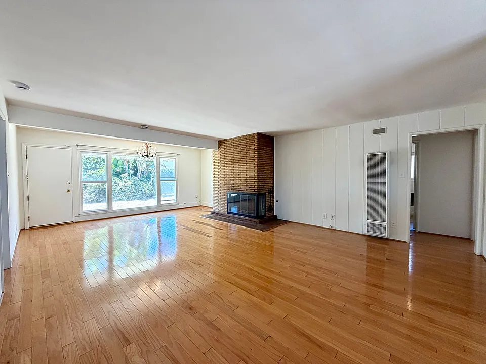 7328 W 88th Pl