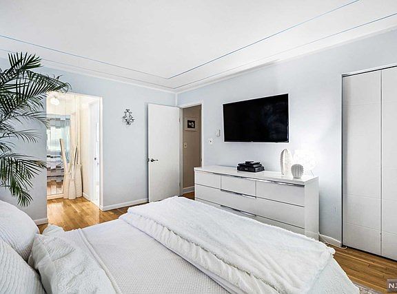 3rd image of 666 Mill St APT C11