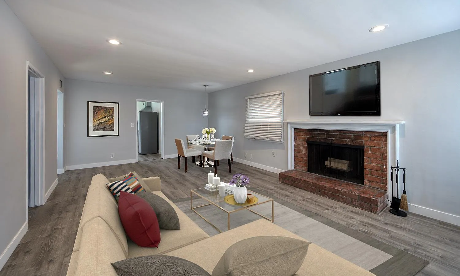 22041 Vanowen St — Photo 3