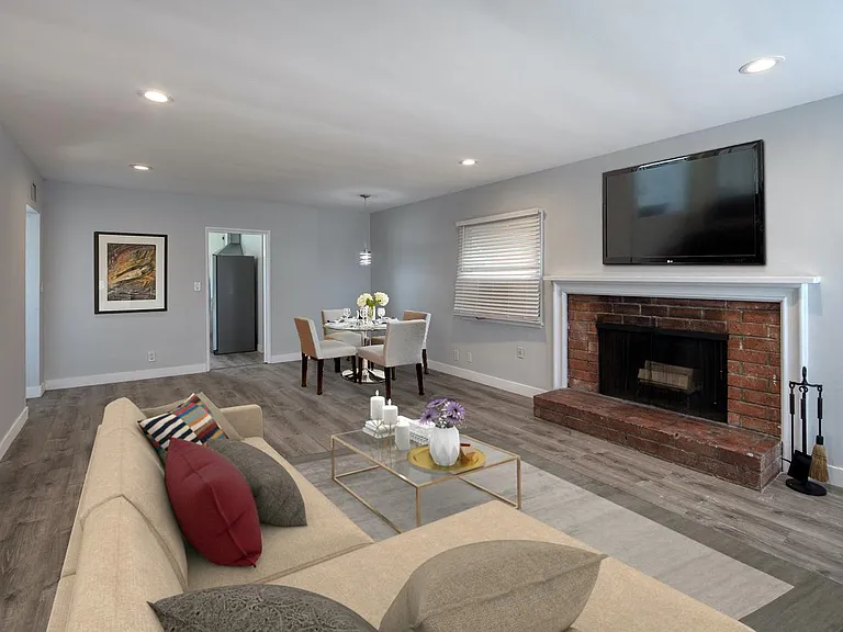22041 Vanowen St — Photo 3