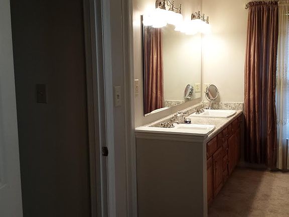 4th image of 520 S Tanninger Dr