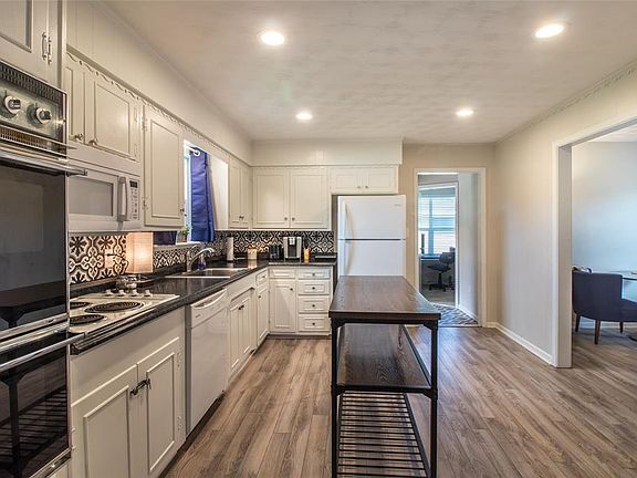 3rd image of 209 Jouette St