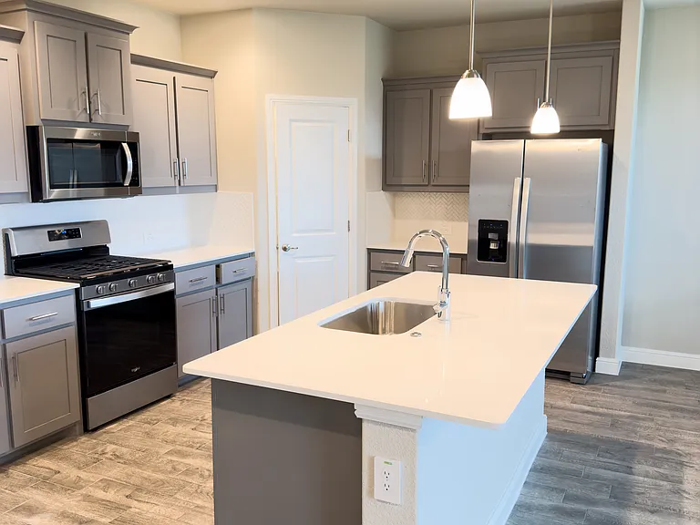 2244 Dyre Dr — Photo 12