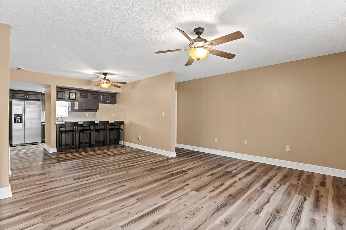 Building Photo - 252 Ulster Ln #252