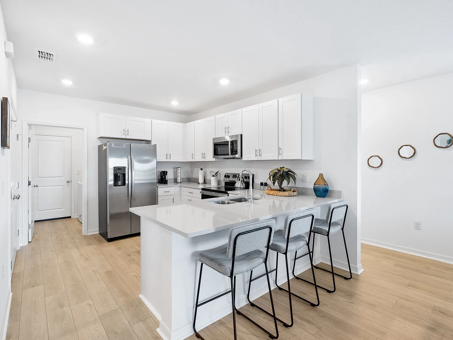 3 bed, 1455 sqft, $3,300 — Photo 4