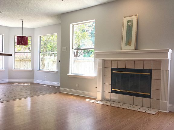 4th image of 807 Woodhollow Ln