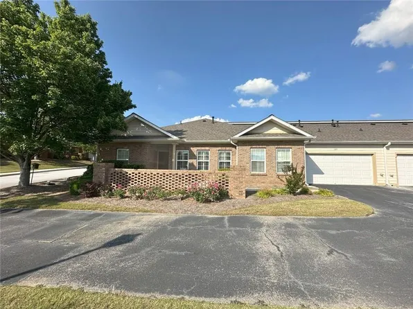125 Villa Park Cir, Stone Mountain, GA 30087