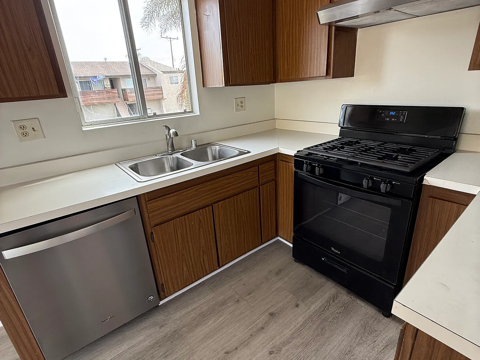 2 bed, 1350 sqft, $2,700 — Photo 3