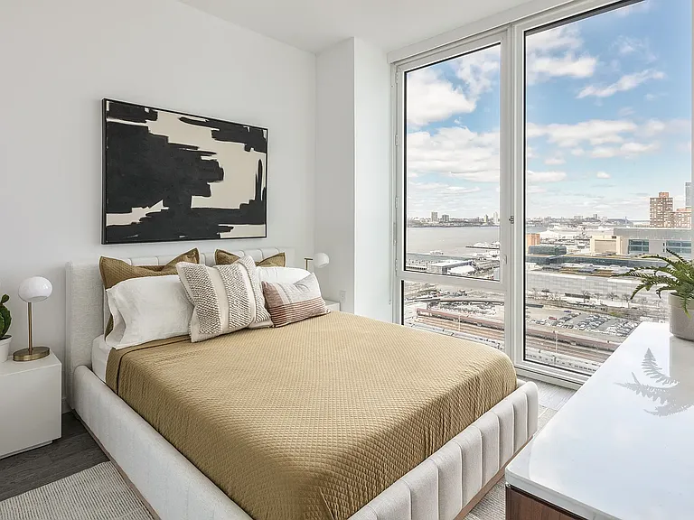 606 W 30th St #16K — Photo 4