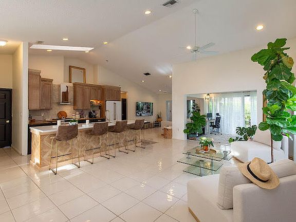 5th image of 6155 Golf Villas Drive