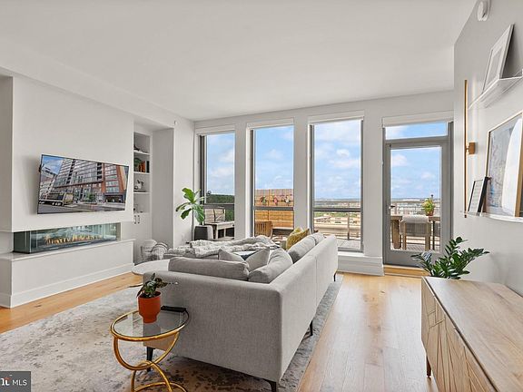 5th image of 1211 Van St SE #Penthouse 13b