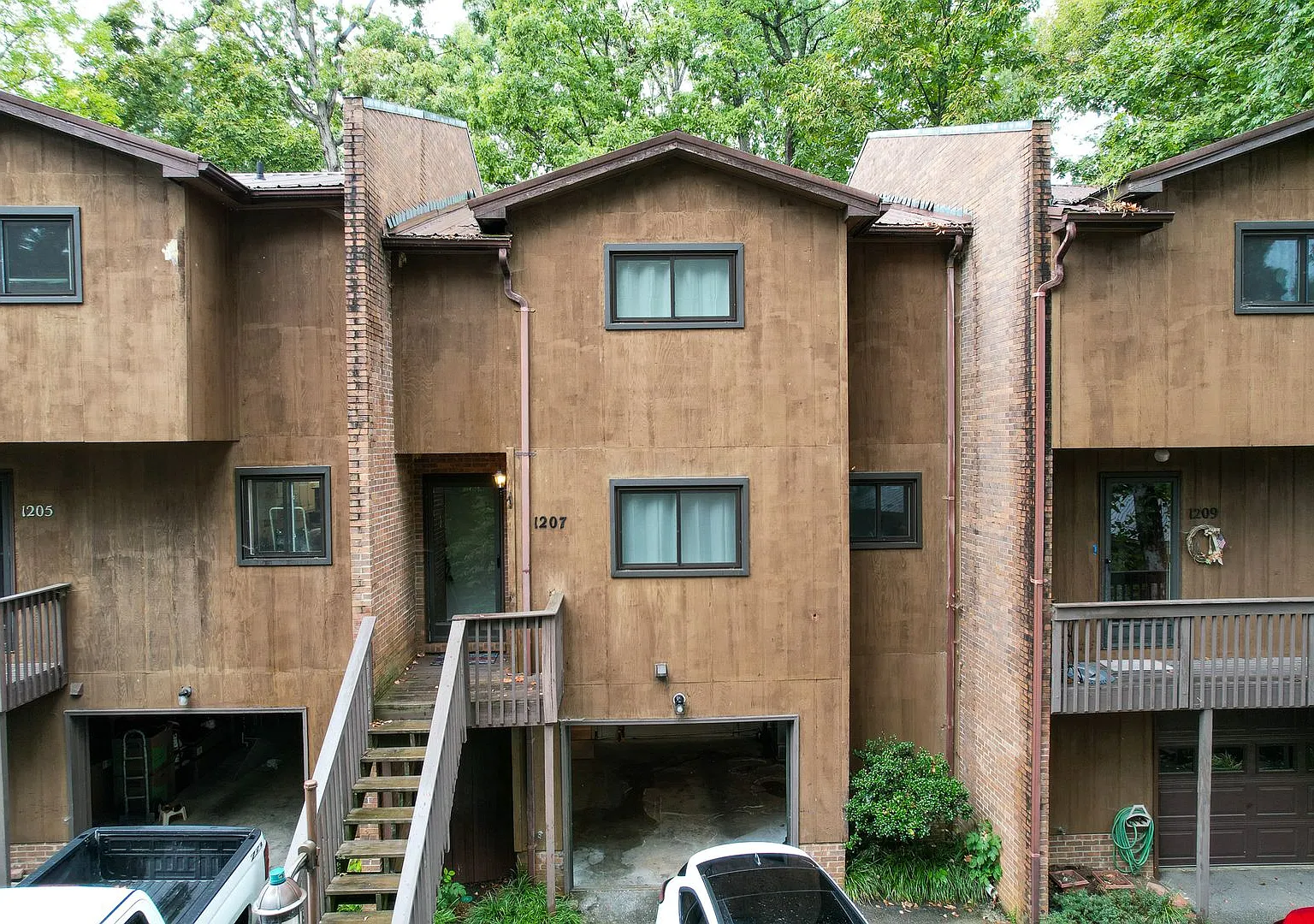 1207 Timbers Lane — Photo 1