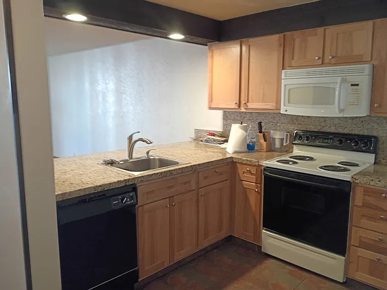 805 29th St #207 — Photo 3