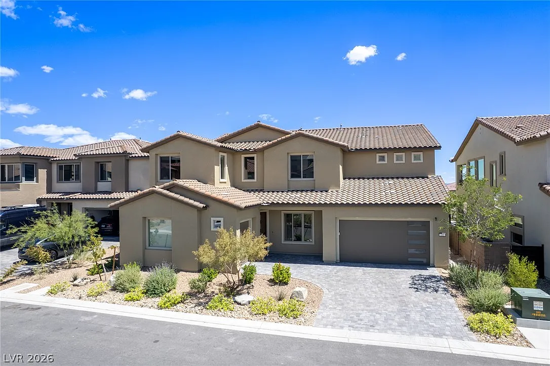 5 bed, 5.5 bath, 4643 sqft, $8,000 — Photo 2