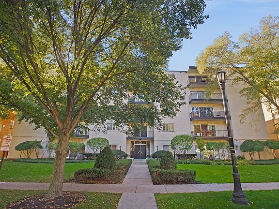 2nd image of 820 Oakton St APT 2A