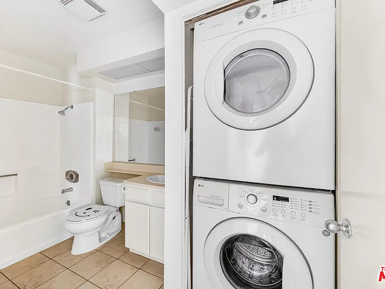 1118 Valencia St #310 — Photo 8