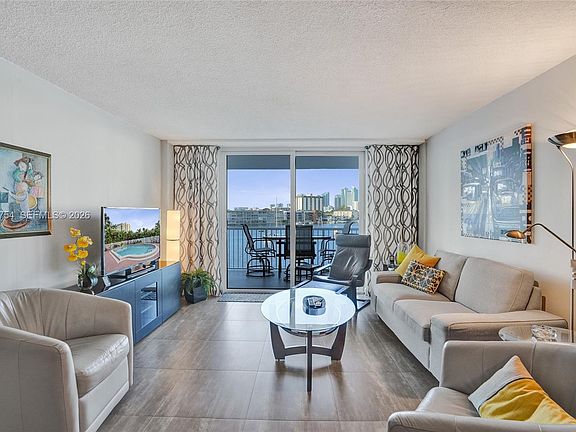 4th image of 410 Golden Isles Dr APT 408