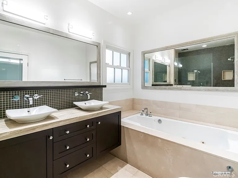 432 S Orange Dr — Photo 28