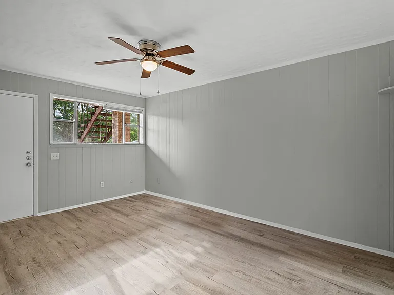 2729 Main St — Photo 8