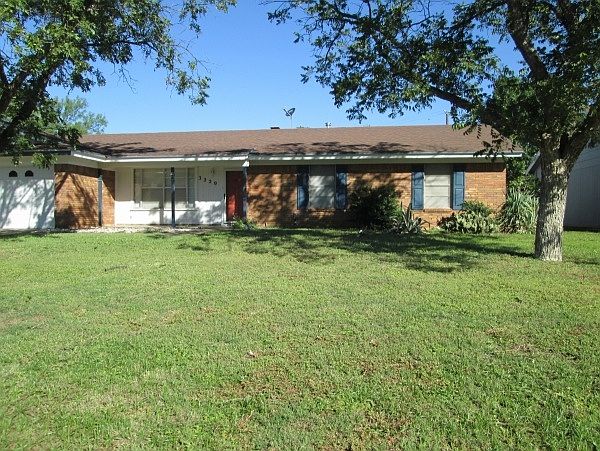 1st image of 3220 Woodland Cir