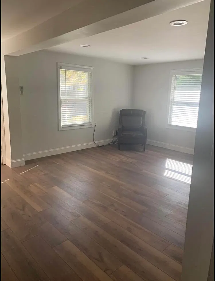 2 bed, 1000 sqft, $1,600 — Photo 3