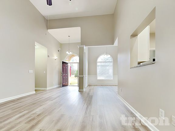 2nd image of 440 Pebble Blvd