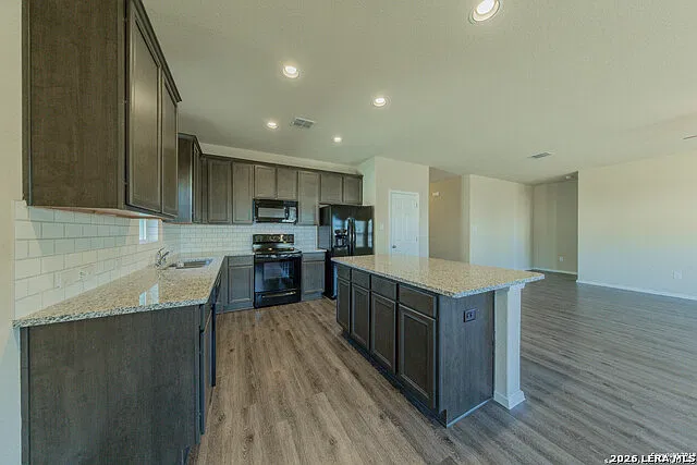 4 bed, 2.0 bath, 1862 sqft, $1,950 — Photo 2