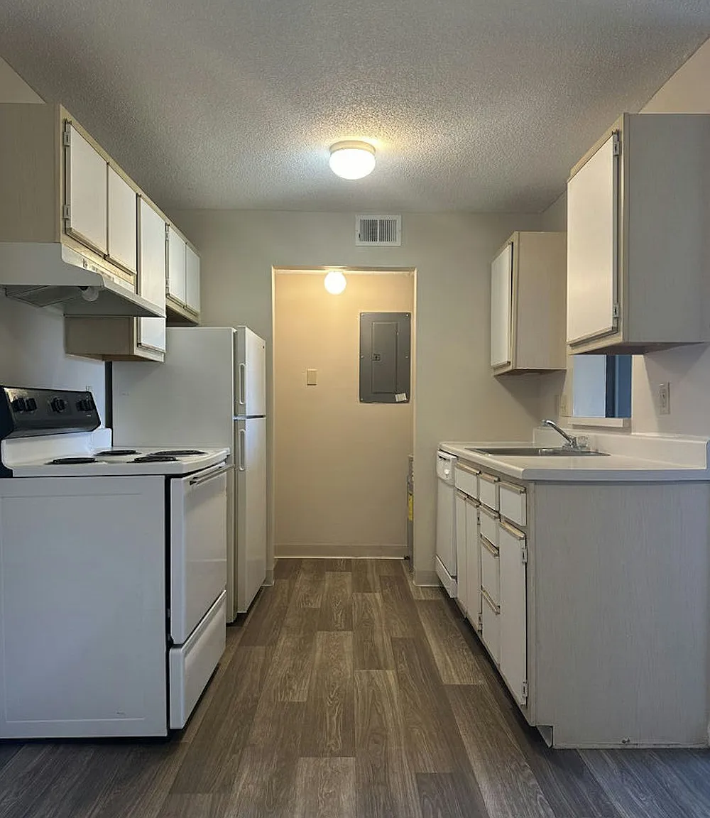Oak Wood Apartments — Photo 4