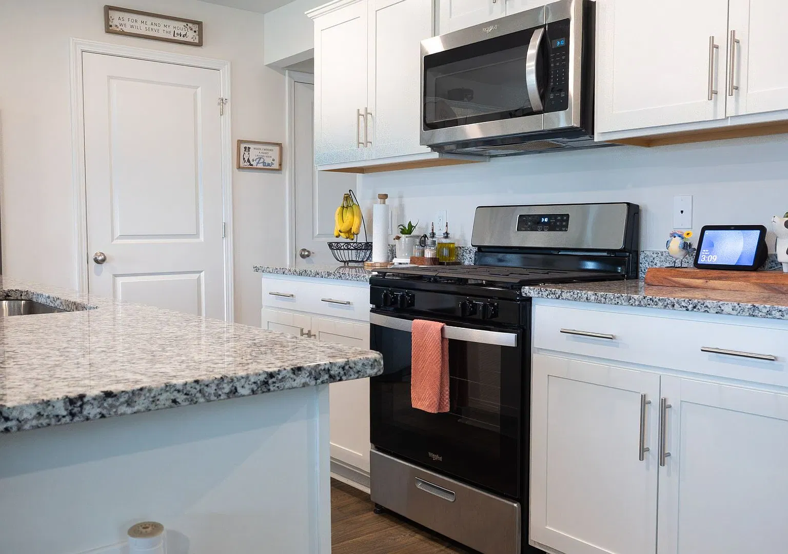 Modern 4-Bedroom Home | 2-Car Garage | Community Amenities! — Photo 3