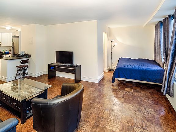 3rd image of 225 E 36th St APT 11D