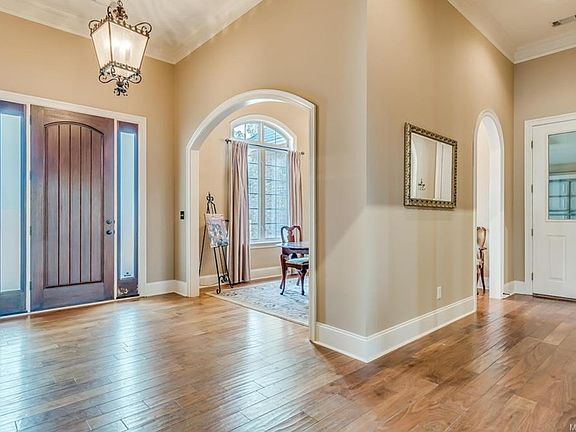 4th image of 9513 Crescent Lodge Dr