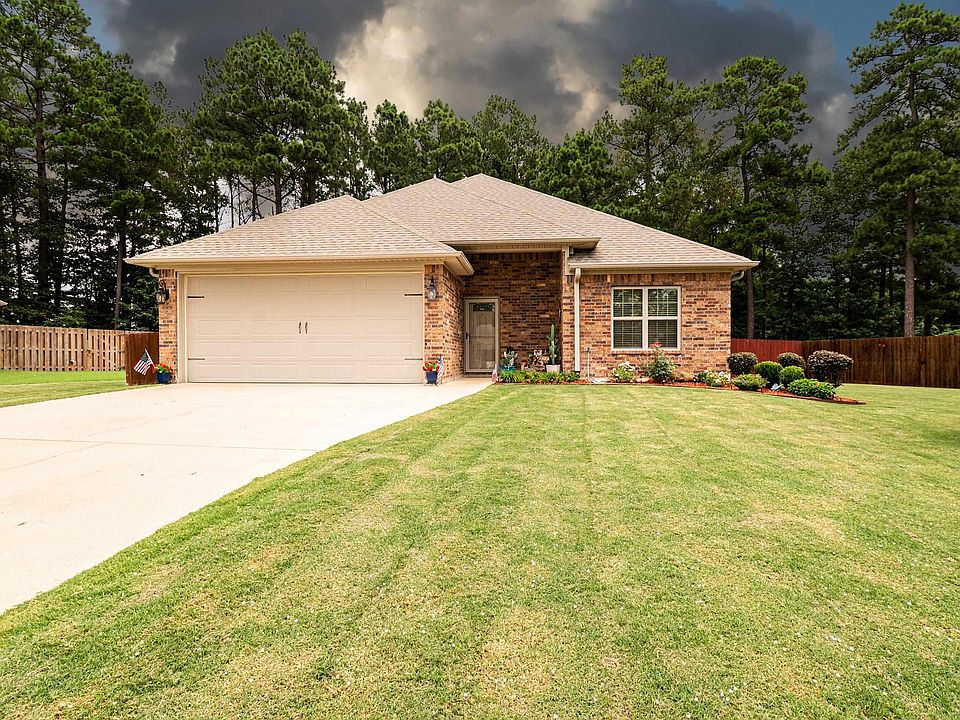 1st image of 143 Waverly Cir