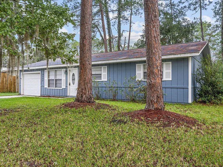 2502 NW 54th Blvd — Photo 4