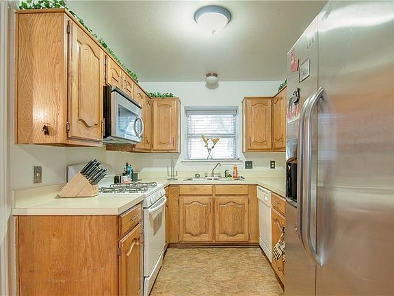 3rd image of 217 Etta Ave
