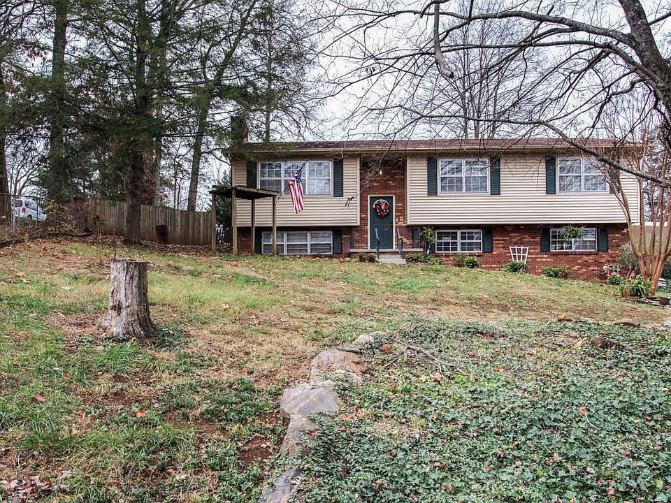 1st image of 805 Greenwich Dr