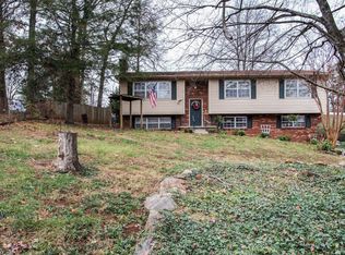 805 Greenwich Dr, Maryville, TN 37803