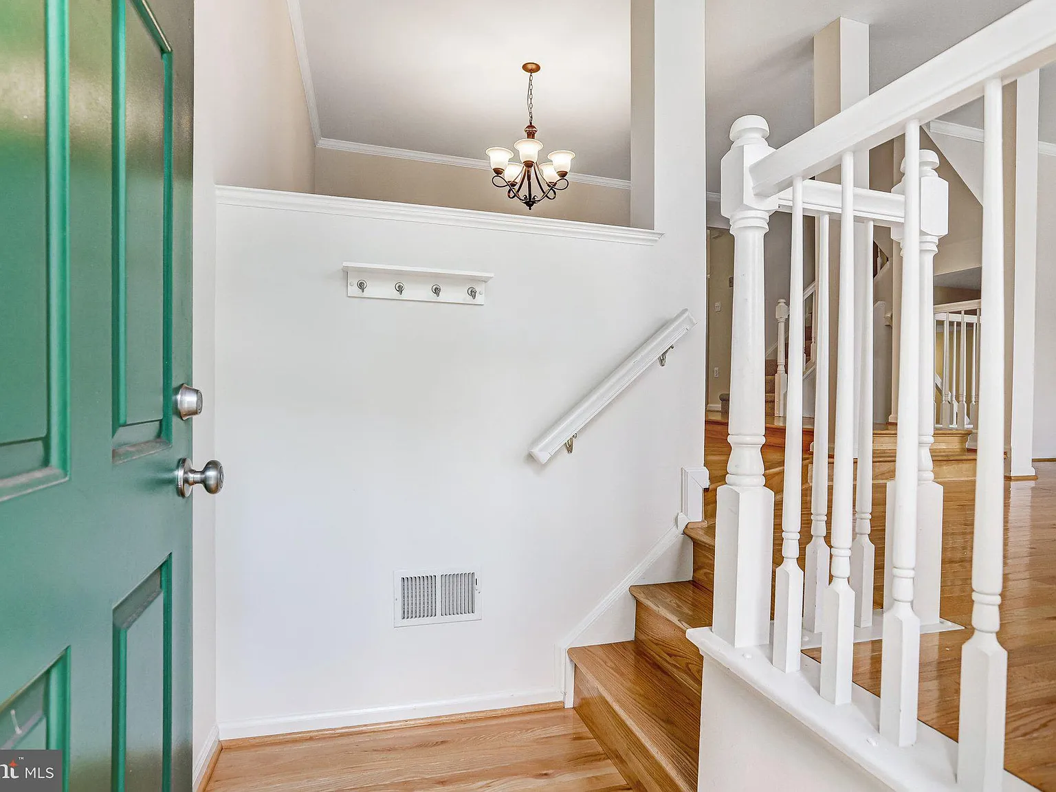 3 bed, 6.0 bath, 2090 sqft, $3,200 — Photo 2