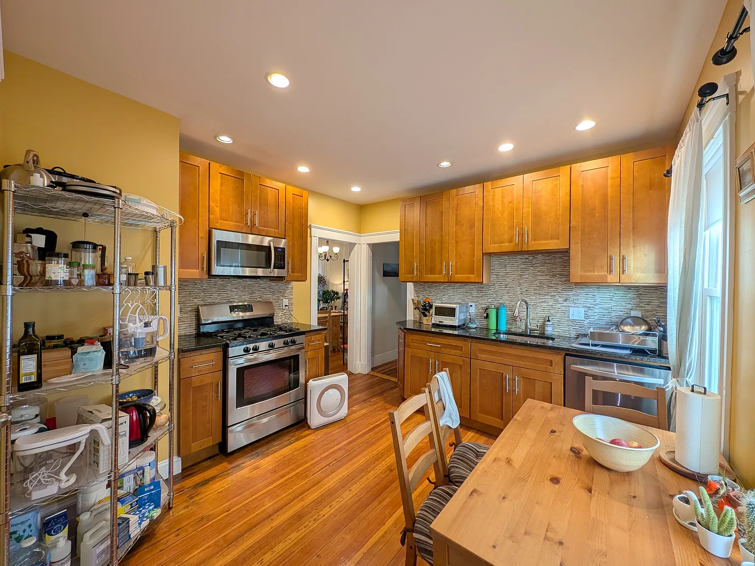 2 bed, 1000 sqft, $3,200 — Photo 1